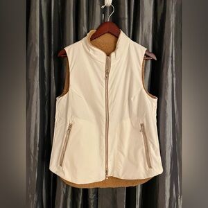 Peter Millar women’s surge full zip vest size medium